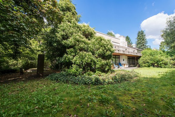 View garden with stock