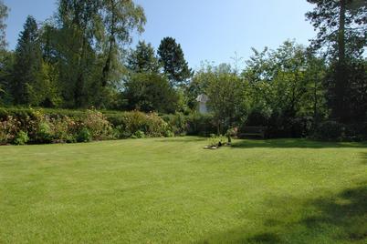 Sonniges Süd-Grundstück mit renovierungsbedürftigem Einfamilienhaus und attraktivem Baurecht