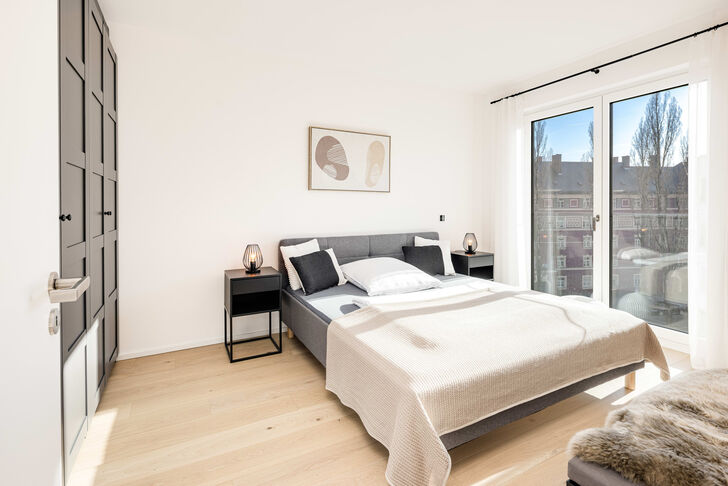 Lichterfülltes Schlafzimmer