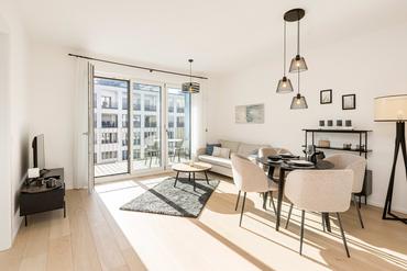 Exciting architecture and green views: 2-room city apartment with loggia