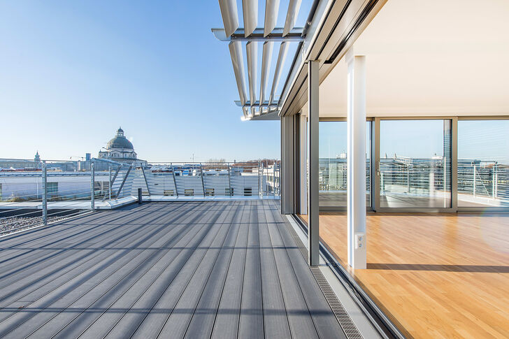 Dachterrasse mit Wintergarten