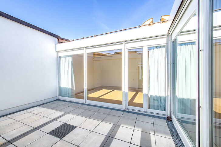 Atrium mit Zugang zum Masterschlafzimmer