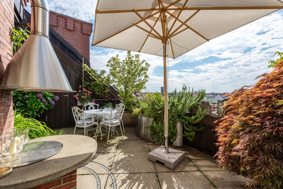 Dachterrasse mit Außenkamin