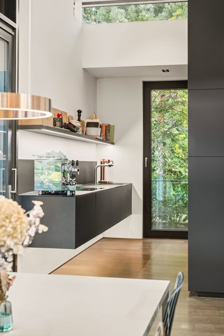 Mattschwarze Designküche