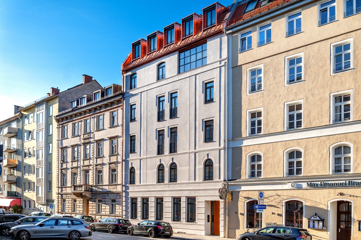 Bildschöner Altbau mit neu gestalteter Fassade