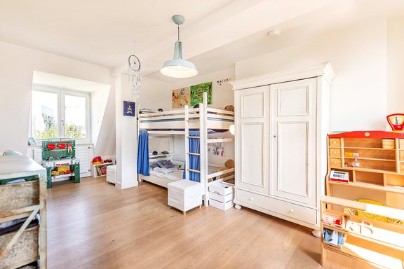 Schlafzimmer mit Ost-Loggia