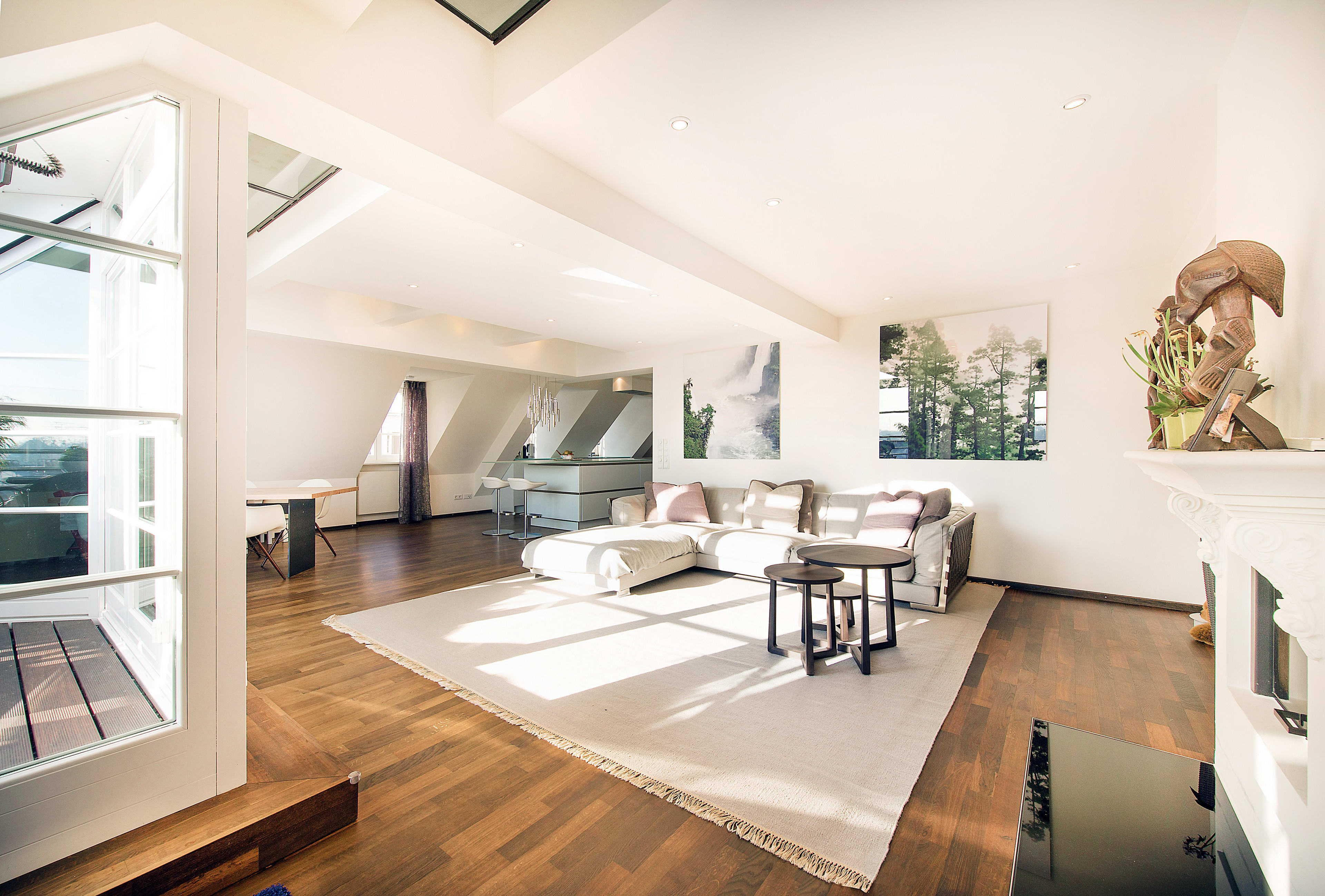 Spektakuläre Dachgeschosswohnung mit Südost-Terrasse, Alpenblick und