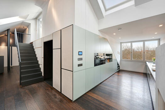 Joiner fitted kitchen