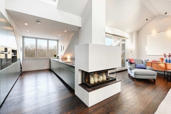 Carpenter kitchen with dining counter