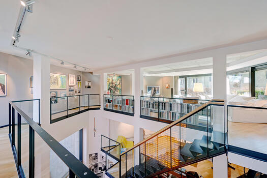 Open space structure over three levels