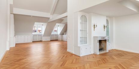 Spektakuläre, lichte Altbaumaisonette mit stilvollem Ambiente und Dachterrassen