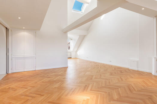 Impressive ceiling heights in the living area