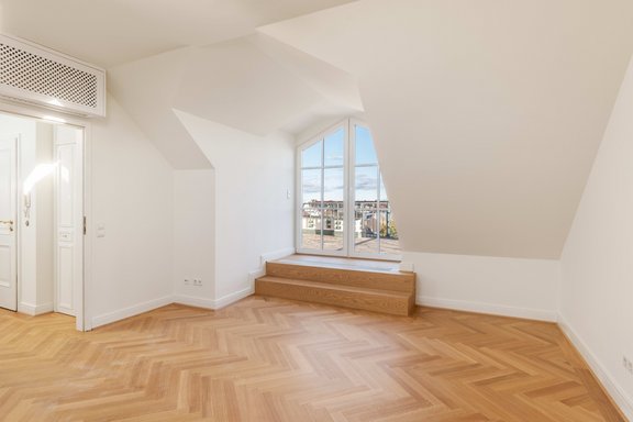 Schlafzimmer mit Zugang zur Dachterasse