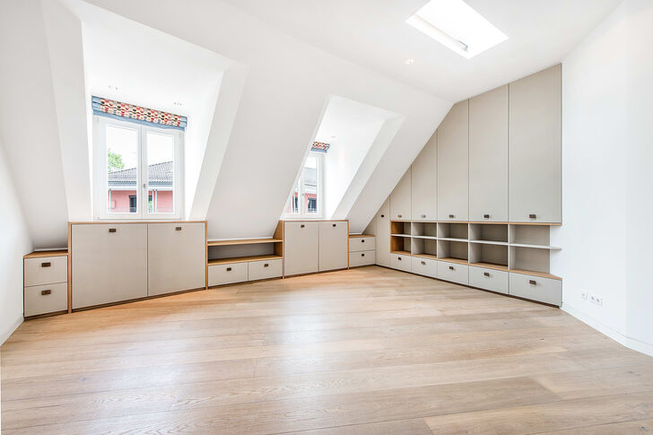 Lichtes geräumiges Gästezimmer