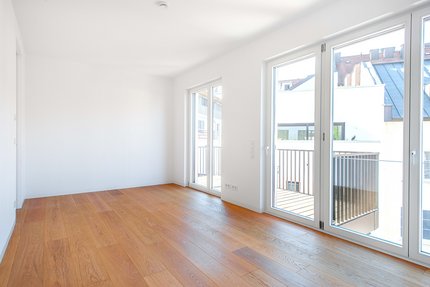 Großes Kinderzimmer mit eigenem Balkon