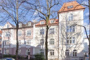 Spektakuläre Vier-Zimmer-Atelierwohnung mit Dachterrasse in historischem Altbau
