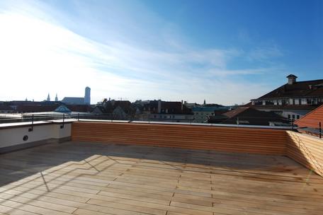 Spectacular four-room apartment with 50 m² roof terrace and magnificent views over the old town