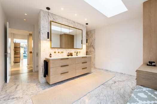 Exclusive master bathroom