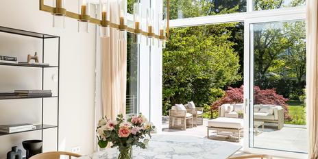 Spektakuläre Villa mit parkartigem Südgarten, Lift, Indoor-Pool und Tiefgarage