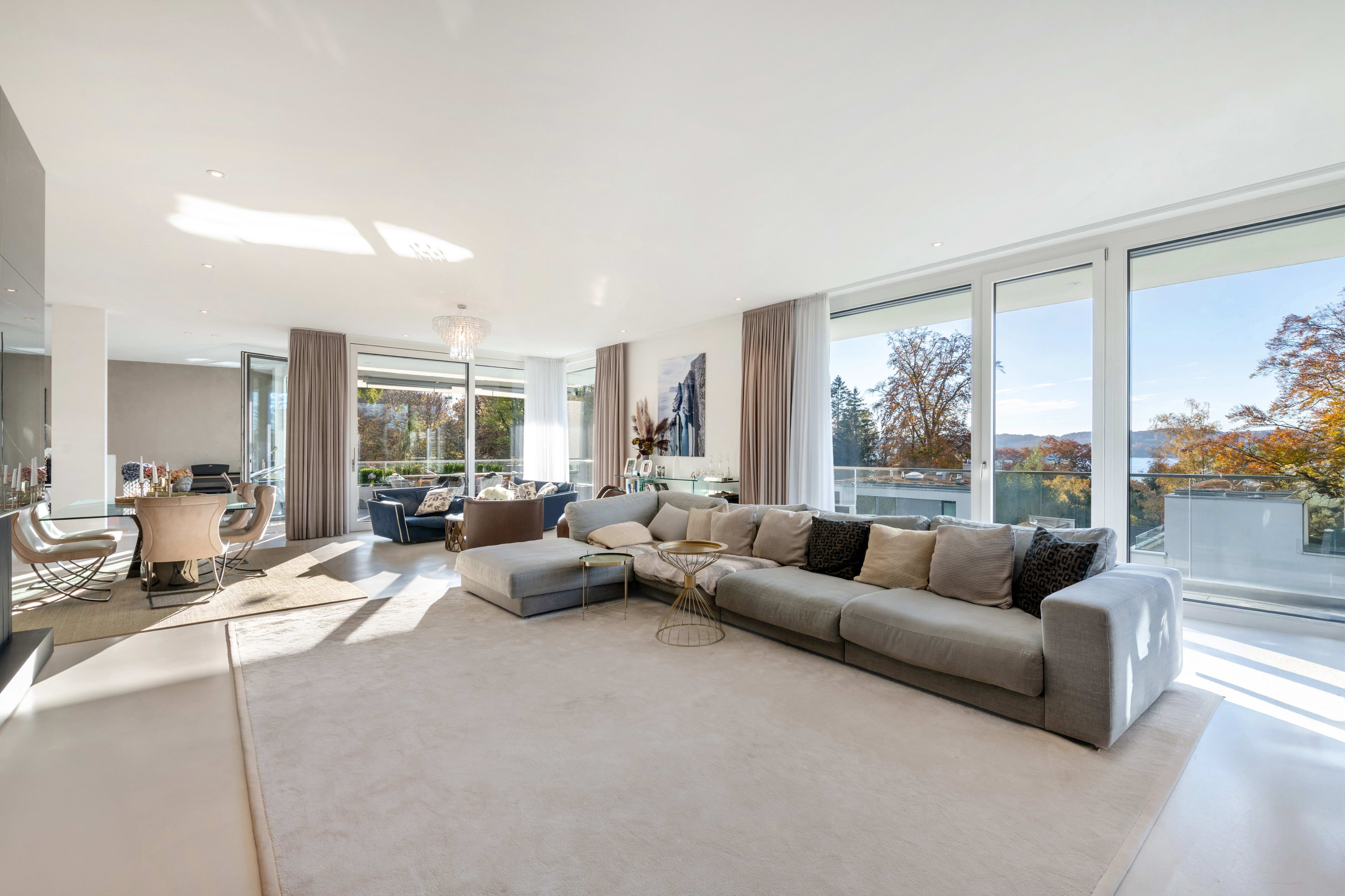 Image showcasing Spektakulärer Seeblick: Exquisites Penthouse mit Dachterrassen und ...