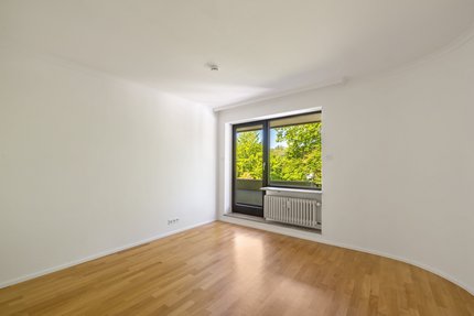 Schlafzimmer mit Balkonzugang