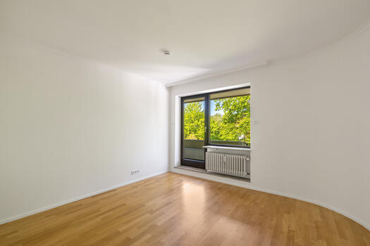 Schlafzimmer mit Balkonzugang