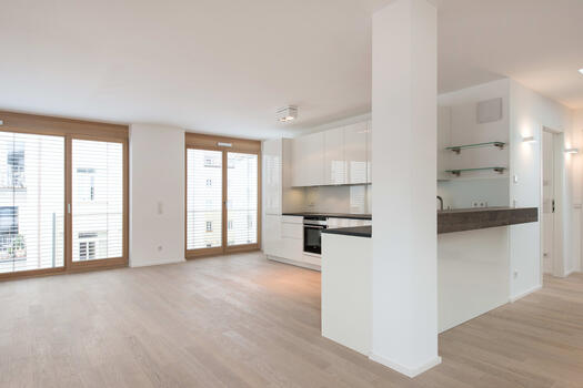 Fitted kitchen with dining counter
