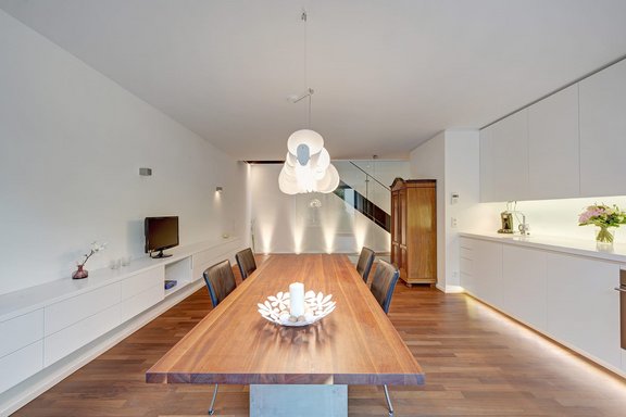 Fitted kitchen with dining area