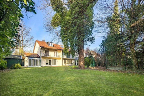 Grundstück mit Altbestand