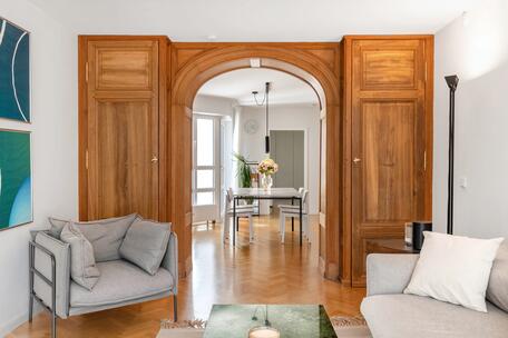 Family-friendly 3-room apartment with two balconies in a sought-after Schwabing neighborhood