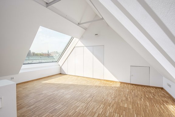 Dachstudio mit Schrankeinbauten