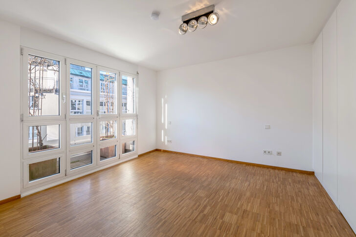 Schlafzimmer mit Schrankeinbauten