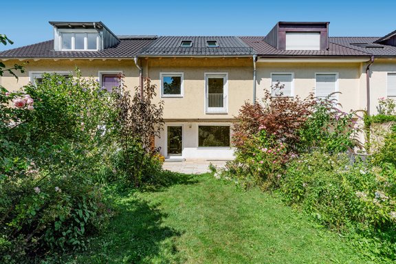 Townhouse with an unobstructed view