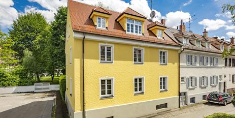 Stadthaus mit Perspektive: Kapitalanlage mit Kita im Hochparterre und Maisonettewohnung