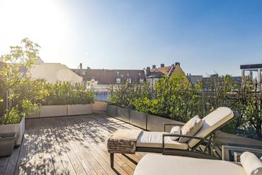 Stadtpalais Lehel: Exquisite 6-Zimmer-Wohnung mit Dachterrasse und Panoramablick