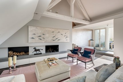 Elegant living area with fireplace and access to the roof terrace