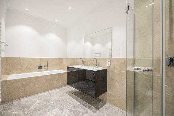 Elegantes, komfortables Bad