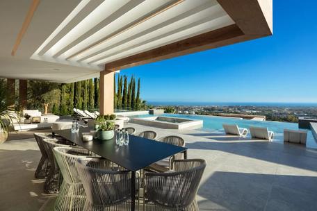 Moderne Design-Villa über Marbella mit fantastischem Ausblick