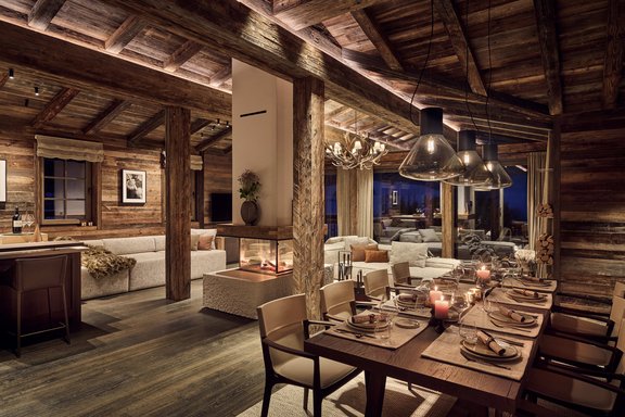 IN 124 - Dining and Living