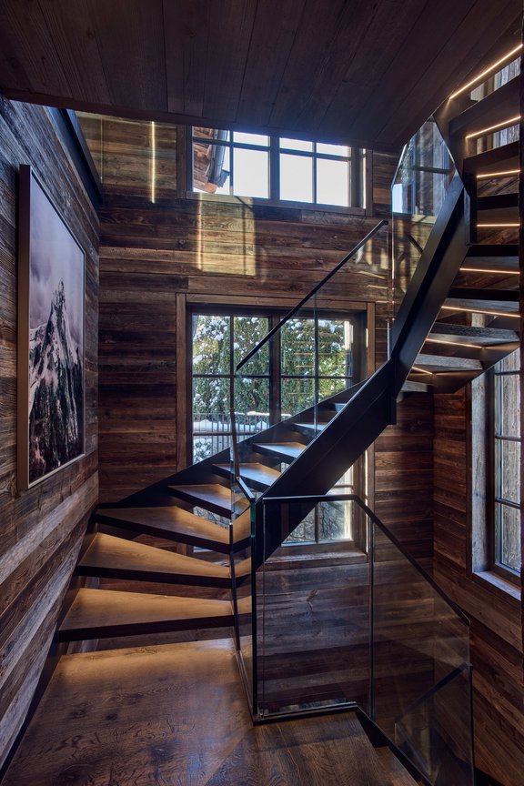 IN 124 - Up the stairs