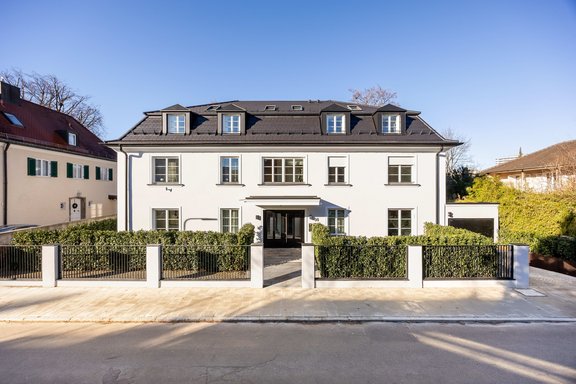 Stadtresidenz mit klassischen Villen-Elementen