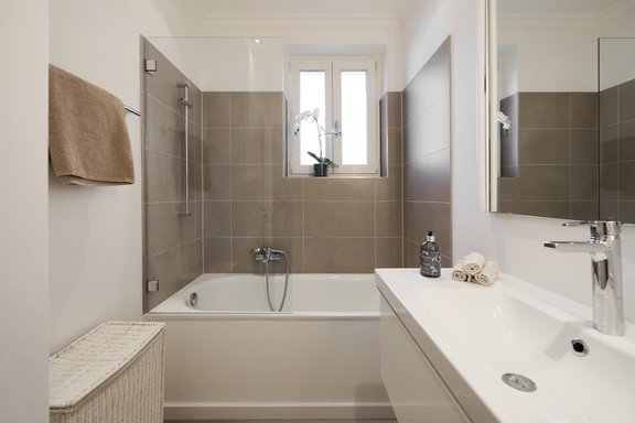 Komfortables, stilvolles Bad