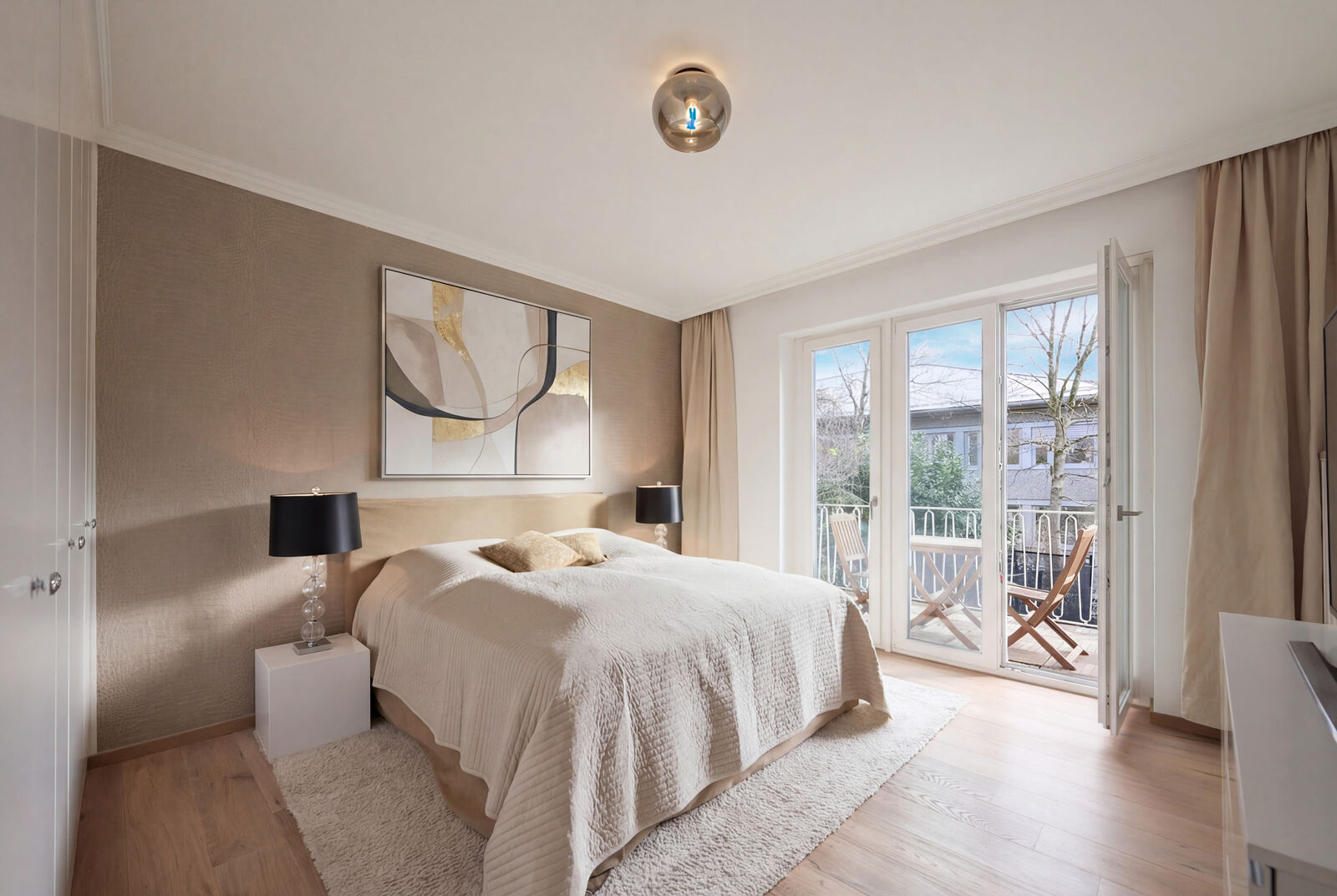 Helles Schlafzimmer (virtuell möbliert)