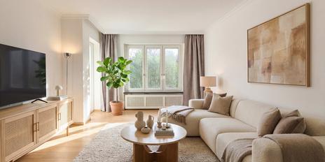 Style and charm: charming city home with balcony in the finest Bogenhaus location