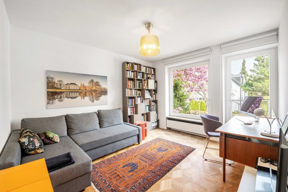 Arbeits- oder Kinderzimmer