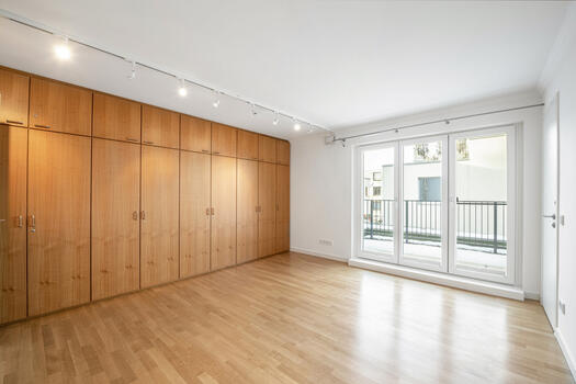 Quiet master bedroom