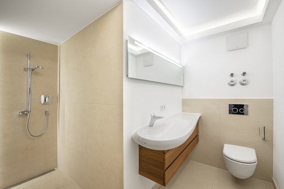 Anspruchsvolles Duschbad im Untergeschoss