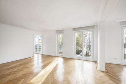 Weitläufiger Wohn-/Essbereich