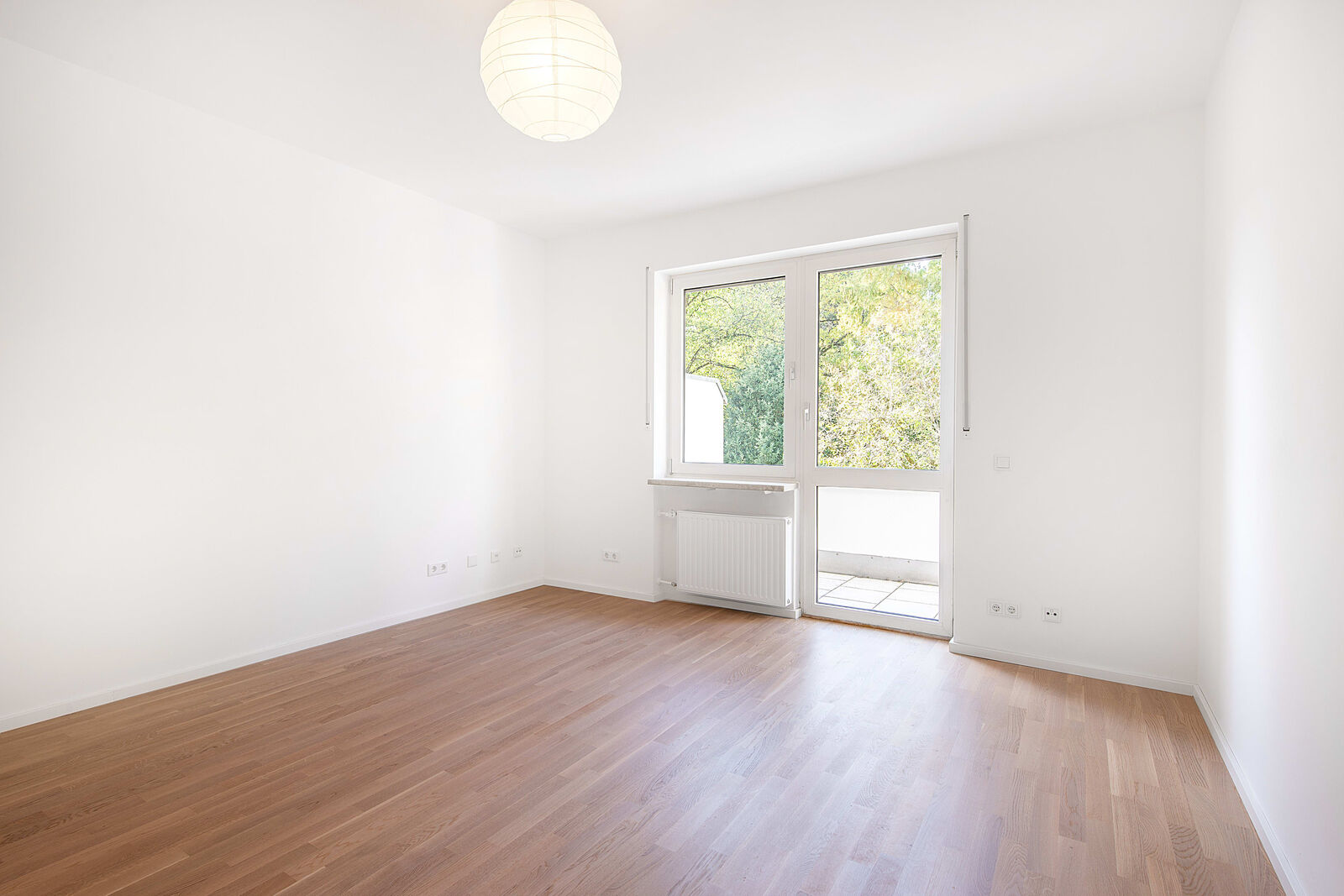 Schlafzimmer mit Zugang zur Terrasse
