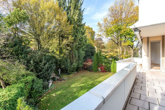 Balkonterrasse mit Blick ins Grüne